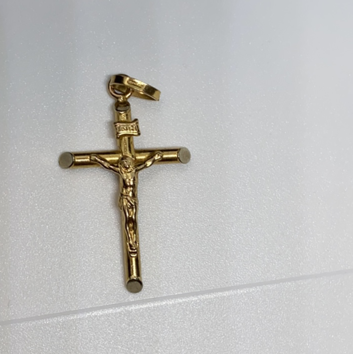 14kt yellow gold crucifix